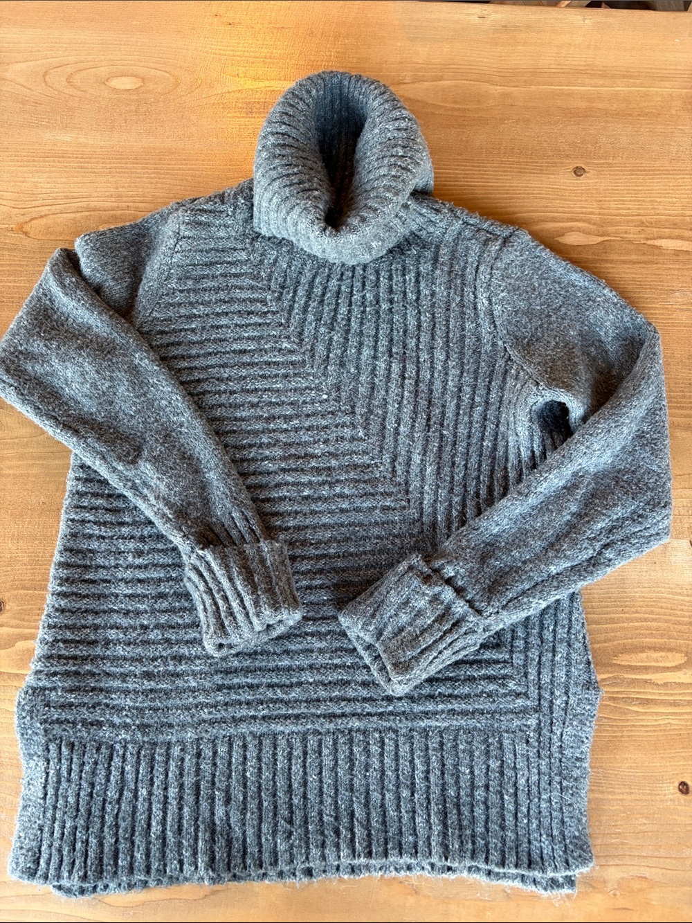 Simply Vera Women’s Gray Ribbed Turtleneck Sweater. Comfortable and cozy!